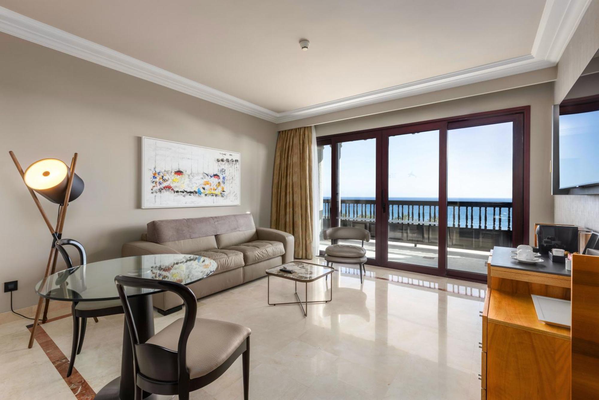 Lopesan Costa Meloneras Resort & Spa 客房 照片 A living room